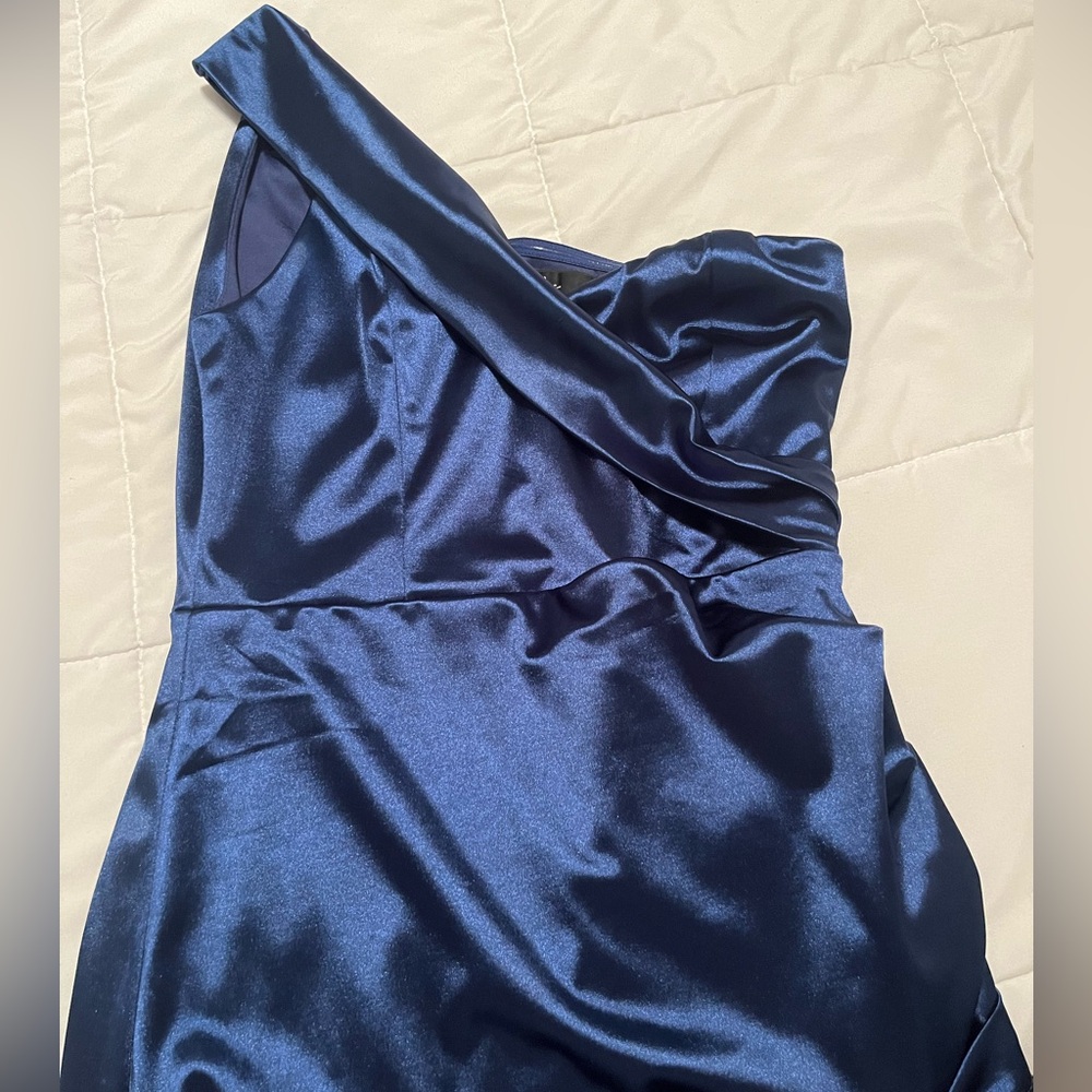 Navy blue dress. Worn once great condition. Women’s size small.